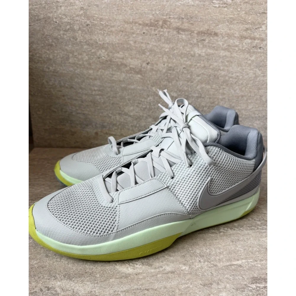 Nike Men's Light Gray and Lime Green Athletic Shoes